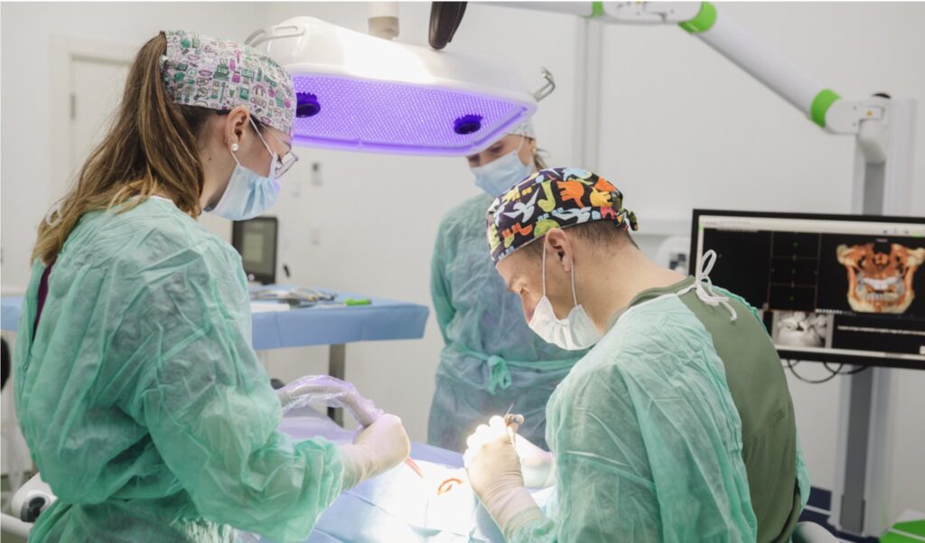 Implantes-Zigomaticos-en-Oviedo-Centro-odontologico-Miguel-Gonzalez-