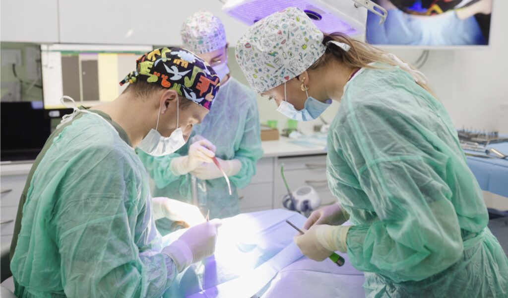 Implantes-dentales-en-Oviedo-Centro-odontologico-Miguel-Gonzalez