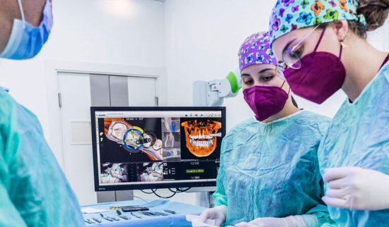 Cirugia-guiada-implante-dental-en-Oviedo-9-768x449