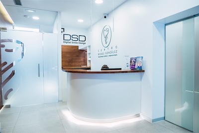 Recepción del Centro Odontológico Miguel González, clínica dental en Oviedo