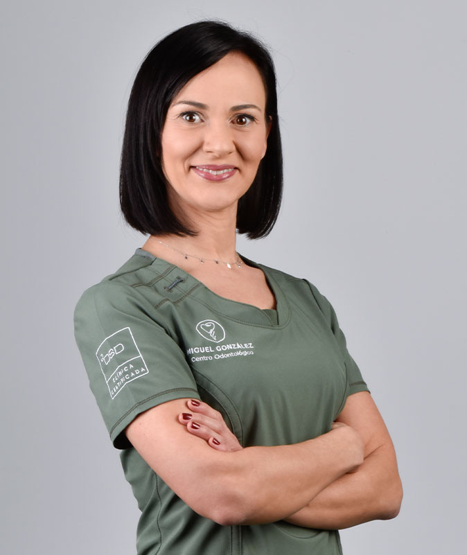 Dra. Paula Bousoño Serrano, especialista en odontopediatría y ortodoncia del Centro Odontológico Miguel González, Oviedo